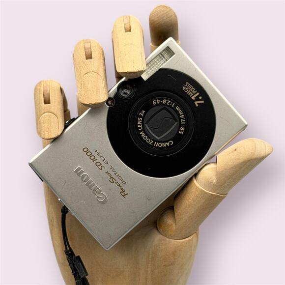 Canon PowerShot SD1000 Digital Camera | 7.1MP | Silver - Picture 1 of 5